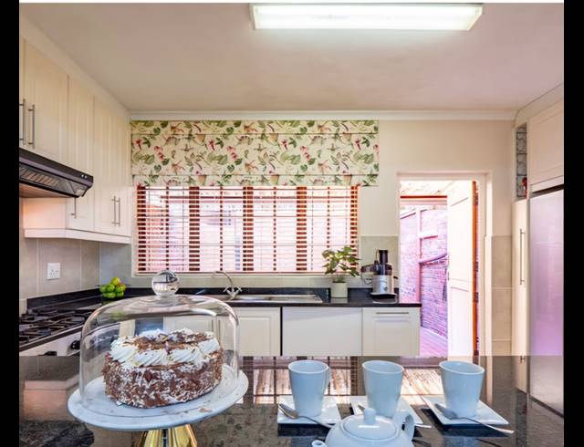 4 BEDROOM TOWNHOUSE TO LET IN HILLCREST CENTRAL